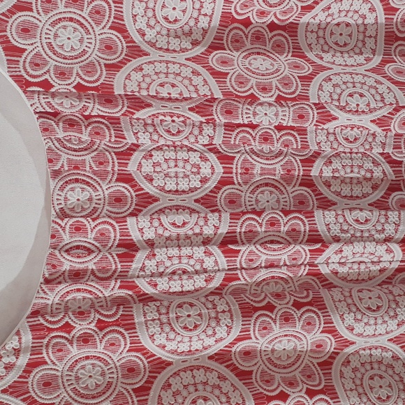 White and red sleeveless floral design pleated dress size XL see measure… - Picture 3 of 6